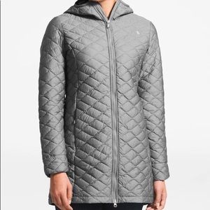 The North Face Women’s Thermoball Parka ❄️